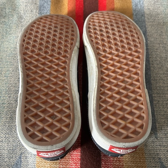 Vans “Old Skool Shoe” - Picture 3 of 3